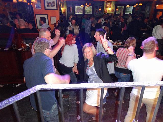 Kennedys Chelsea 2012-05-05_08.jpg - Die Party geht weiter... jetzt aber aus der Dose, wir sind gerade am Aufräumen...